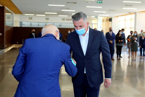 Click to zoom the picture.